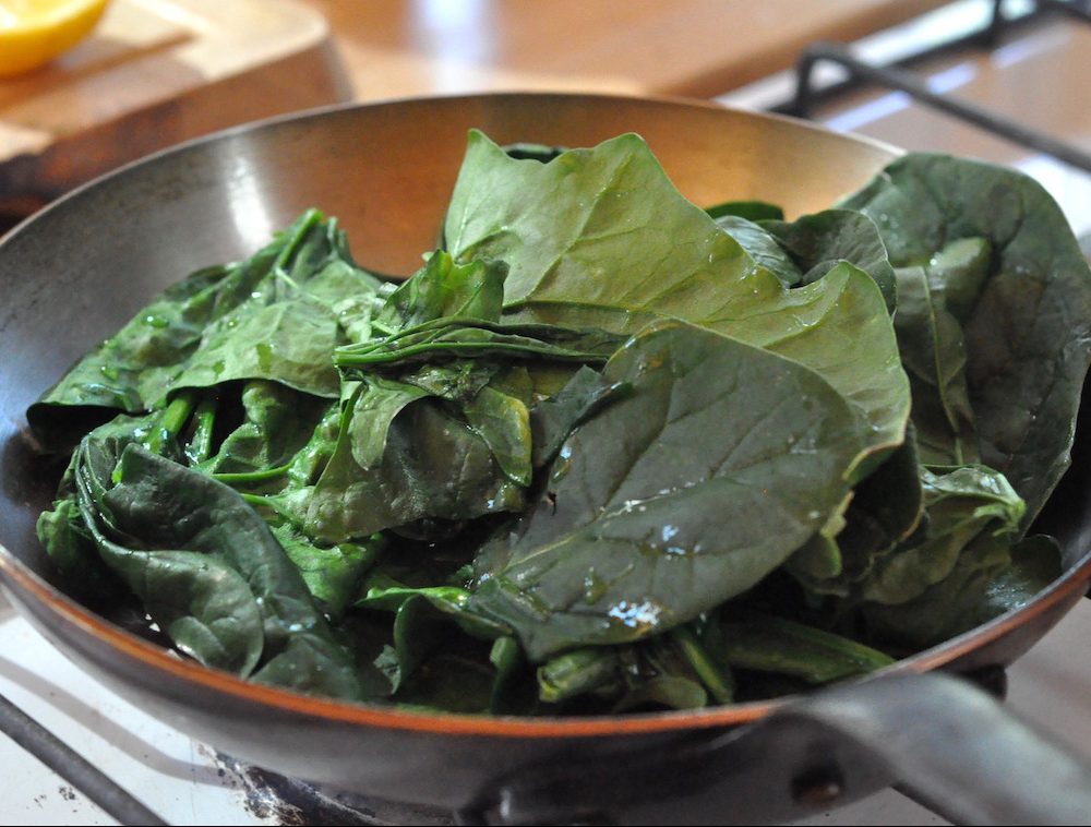 How to wilt spinach and blanch vegetables